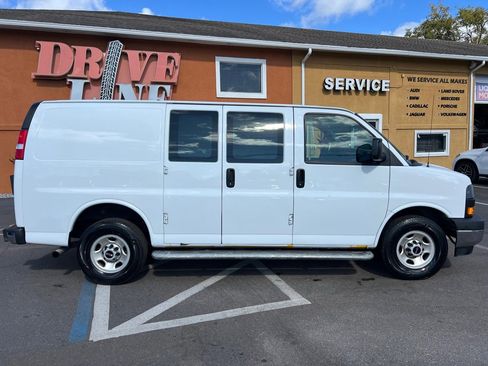 Used 2021 GMC Savana 2500 G2500 w/ Driver Convenience Package image 10