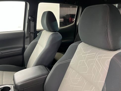 Used 2023 Toyota Tacoma TRD Off-Road AWD/4WD image 17