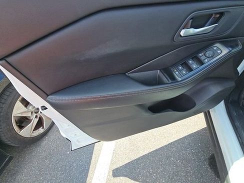 Used 2025 Nissan Rogue SV AWD/4WD image 14