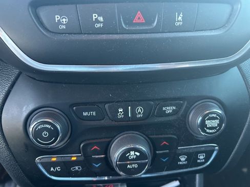 Used 2023 Jeep Cherokee Altitude Lux image 13