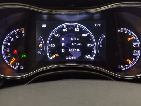 Used 2019 Jeep Grand Cherokee Altitude image 23