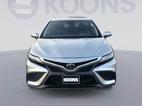 Used 2022 Toyota Camry SE w/ Cold Weather Package image 11