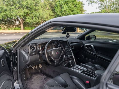 Used 2010 Nissan GT-R Premium AWD/4WD image 34