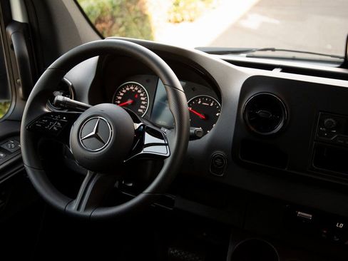 New 2025 Mercedes-Benz Sprinter 144 Cargo image 18