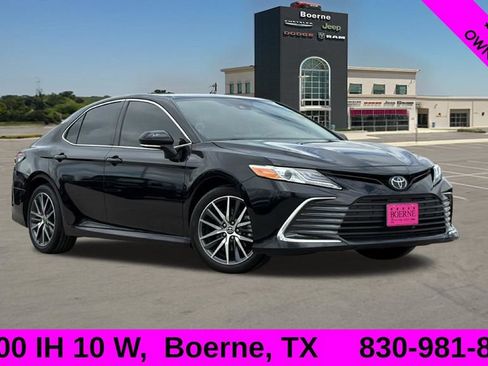 Used 2024 Toyota Camry XLE image 1