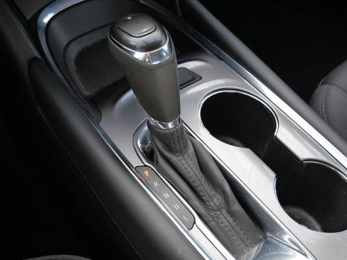 Used 2017 Chevrolet Malibu LT image 25