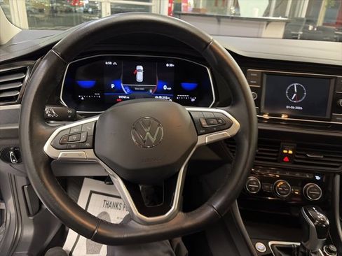Certified 2024 Volkswagen Jetta SE w/ Panoramic Sunroof Package image 25