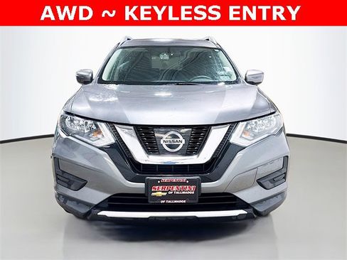 Used 2017 Nissan Rogue SV image 3