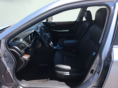 Used 2017 Subaru Outback 2.5i Limited AWD/4WD image 13