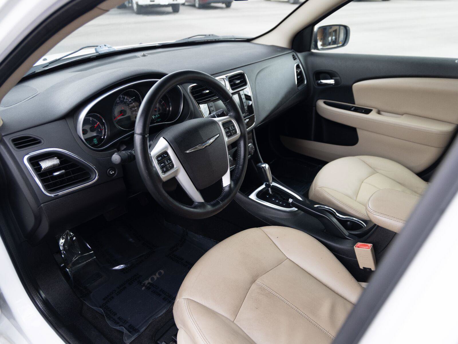 Used 2012 Chrysler 200 Limited FWD image 9