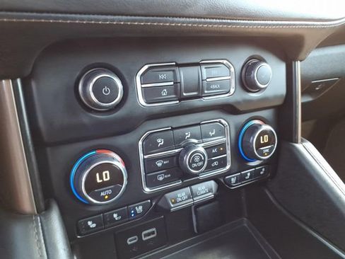 Used 2024 Chevrolet Suburban High Country AWD/4WD image 34