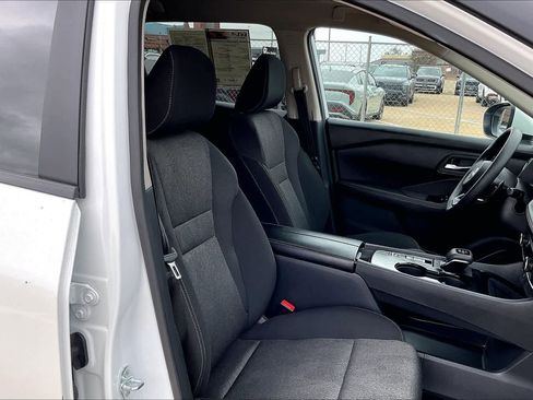 Used 2024 Nissan Rogue SV image 13