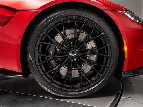 Used 2023 Aston Martin V8 Vantage Roadster image 4