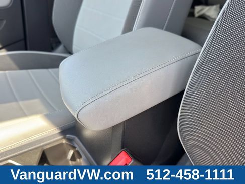 Used 2023 Volkswagen Taos SE w/ Panoramic Sunroof Package FWD image 11