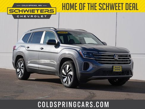 Used 2025 Volkswagen Atlas SE image 1