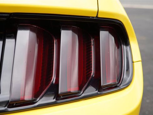 Used 2015 Ford Mustang GT Premium image 28