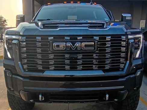 Used 2024 GMC Sierra 2500 Denali Ultimate image 6