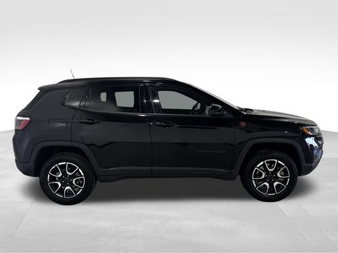 Used 2025 Jeep Compass Trailhawk AWD/4WD image 22