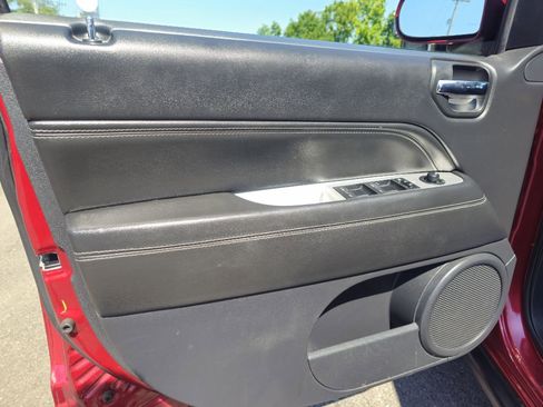 Used 2017 Jeep Compass High Altitude image 28