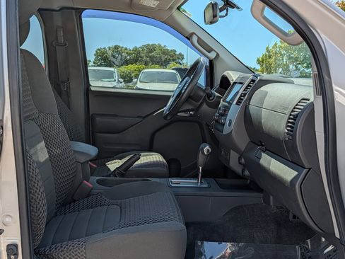 Used 2016 Nissan Frontier SV w/ SV Value Truck Package RWD image 18