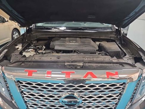 Used 2018 Nissan Titan SL image 12