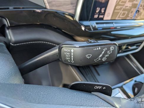 Used 2025 Volkswagen Atlas SEL Premium R-Line AWD/4WD image 32