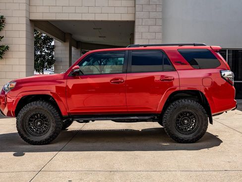 Used 2023 Toyota 4Runner TRD Off-Road Premium AWD/4WD image 4