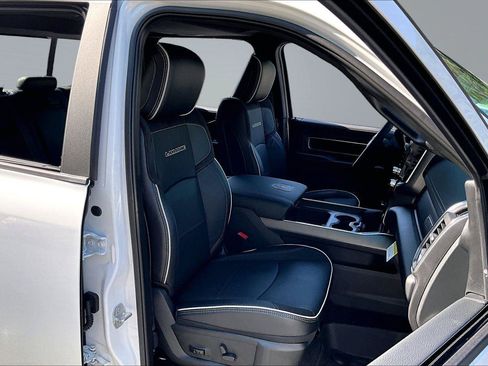 New 2026 RAM 2500 Laramie AWD/4WD image 9