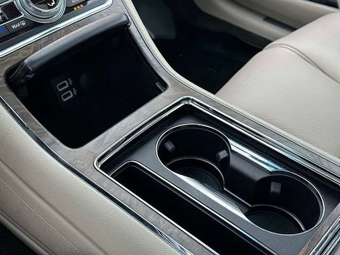 Used 2017 Lincoln Continental Select w/ Climate Package AWD/4WD image 31