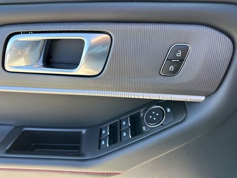 Used 2025 Ford Explorer ST-Line w/ ST-Line Street Pack image 28