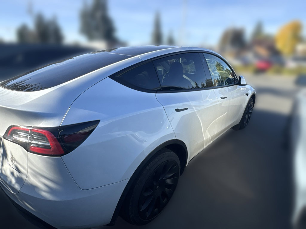Used 2023 Tesla Model Y Long Range AWD/4WD image 12