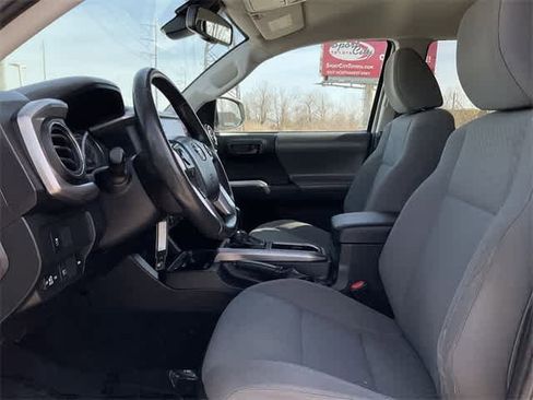 Used 2020 Toyota Tacoma SR5 image 13