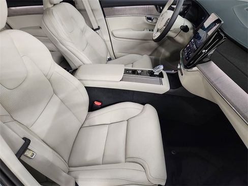 New 2026 Volvo XC90 B6 Ultra image 3