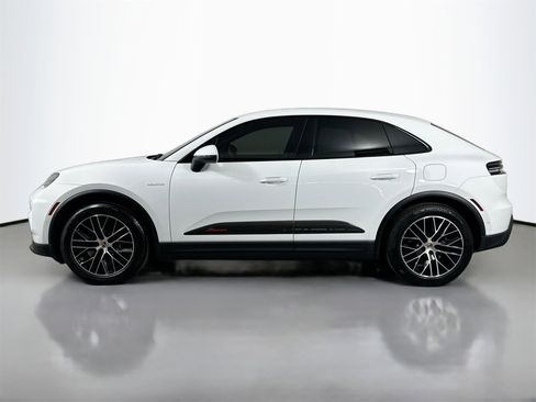 Certified 2025 Porsche Macan Electric image 2