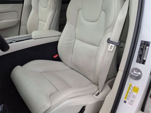 Used 2023 Volvo XC60 B5 Ultimate image 17