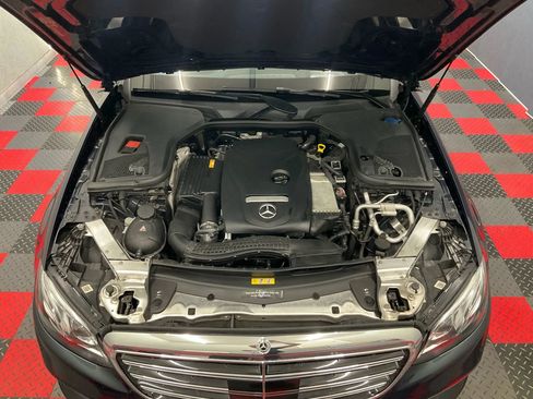 Used 2017 Mercedes-Benz E 300 4MATIC image 6