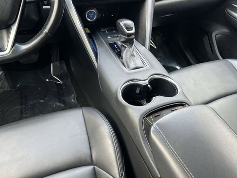 Used 2022 Toyota Venza XLE image 22