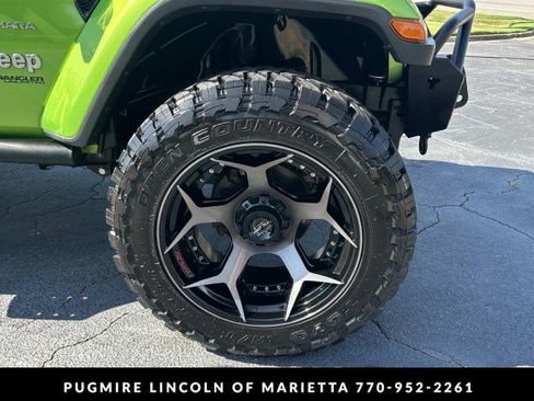 Used 2019 Jeep Wrangler Unlimited Sahara w/ Uconnect 4C Nav & Sound Group AWD/4WD image 12