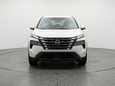 Used 2025 Nissan Rogue SV image 2