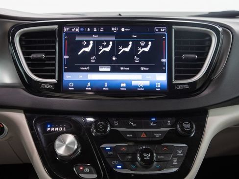 Used 2024 Chrysler Pacifica Touring-L FWD image 28