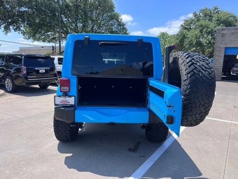 Used 2017 Jeep Wrangler Unlimited Sahara w/ Connectivity Group AWD/4WD image 11