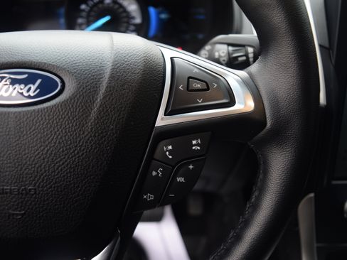 Used 2023 Ford Edge SEL image 5