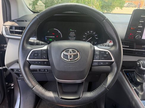 Used 2021 Toyota Sienna XLE AWD/4WD image 9