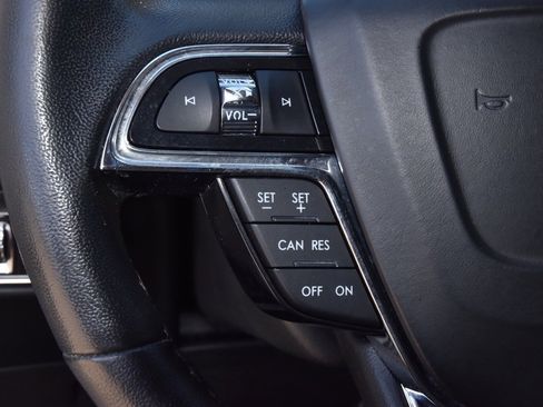 Used 2022 Lincoln Nautilus FWD w/ Premium Package image 23