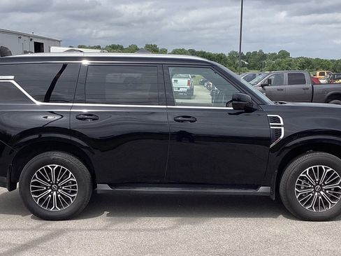 Used 2025 Nissan Armada SL w/ Captain's Chari Seat Package AWD/4WD image 4