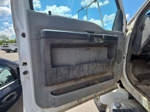 Used 2013 Ford F750 2WD Regular Cab Super Duty image 8