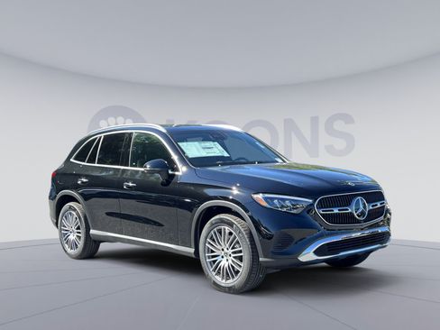 New 2026 Mercedes-Benz GLC 300 4MATIC image 2