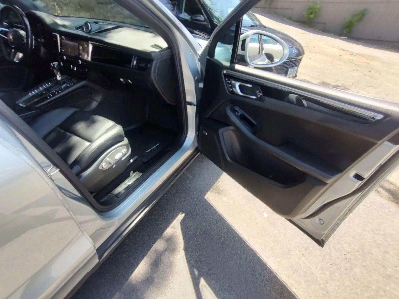 Used 2019 Porsche Macan AWD/4WD image 34