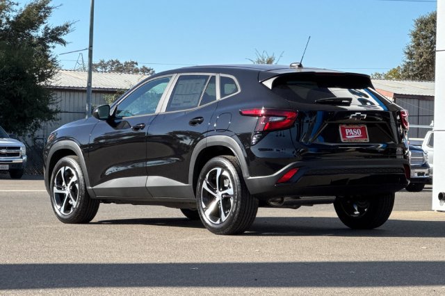 New 2026 Chevrolet Trax RS w/ Sunroof Package FWD image 9