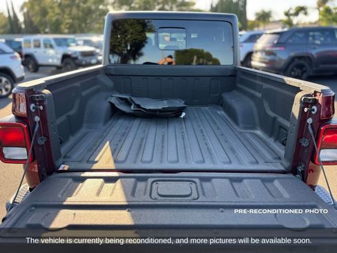 Used 2022 Jeep Gladiator Mojave AWD/4WD image 6